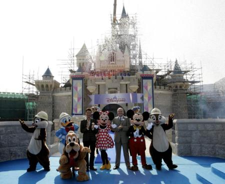 walt disney world castle logo. Hong Kong Disneyland