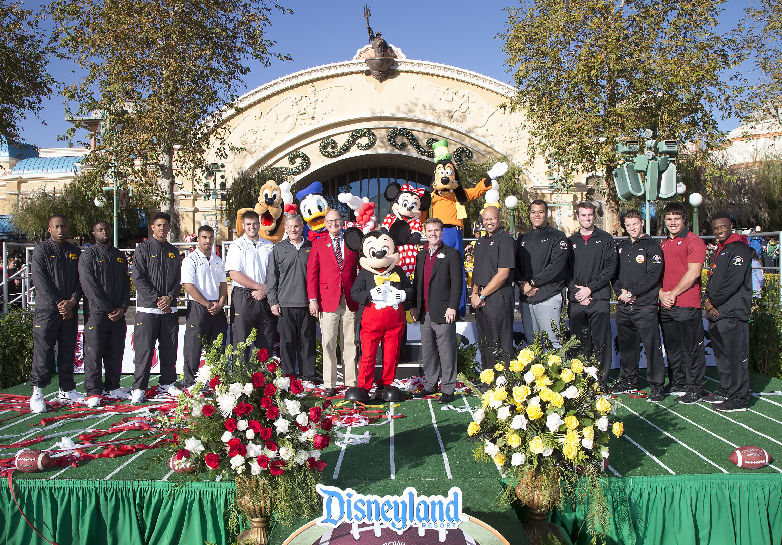 Sneak Peek at Disneyland's 2015 Rose Parade Float