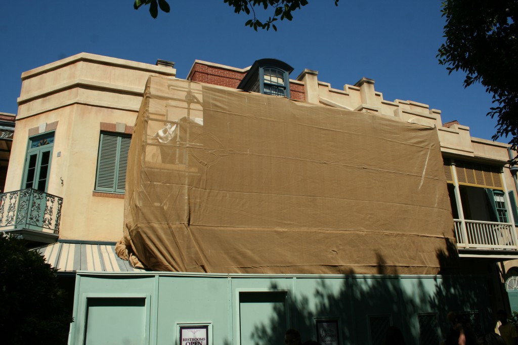 Light fixtures can be spied through second floor windows
