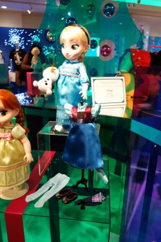 Elsa from Frozen Animators' Collection Gift Set_14529372683_l