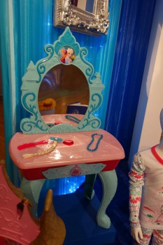 Frozen Vanity with Magic Mirror_14529389813_l