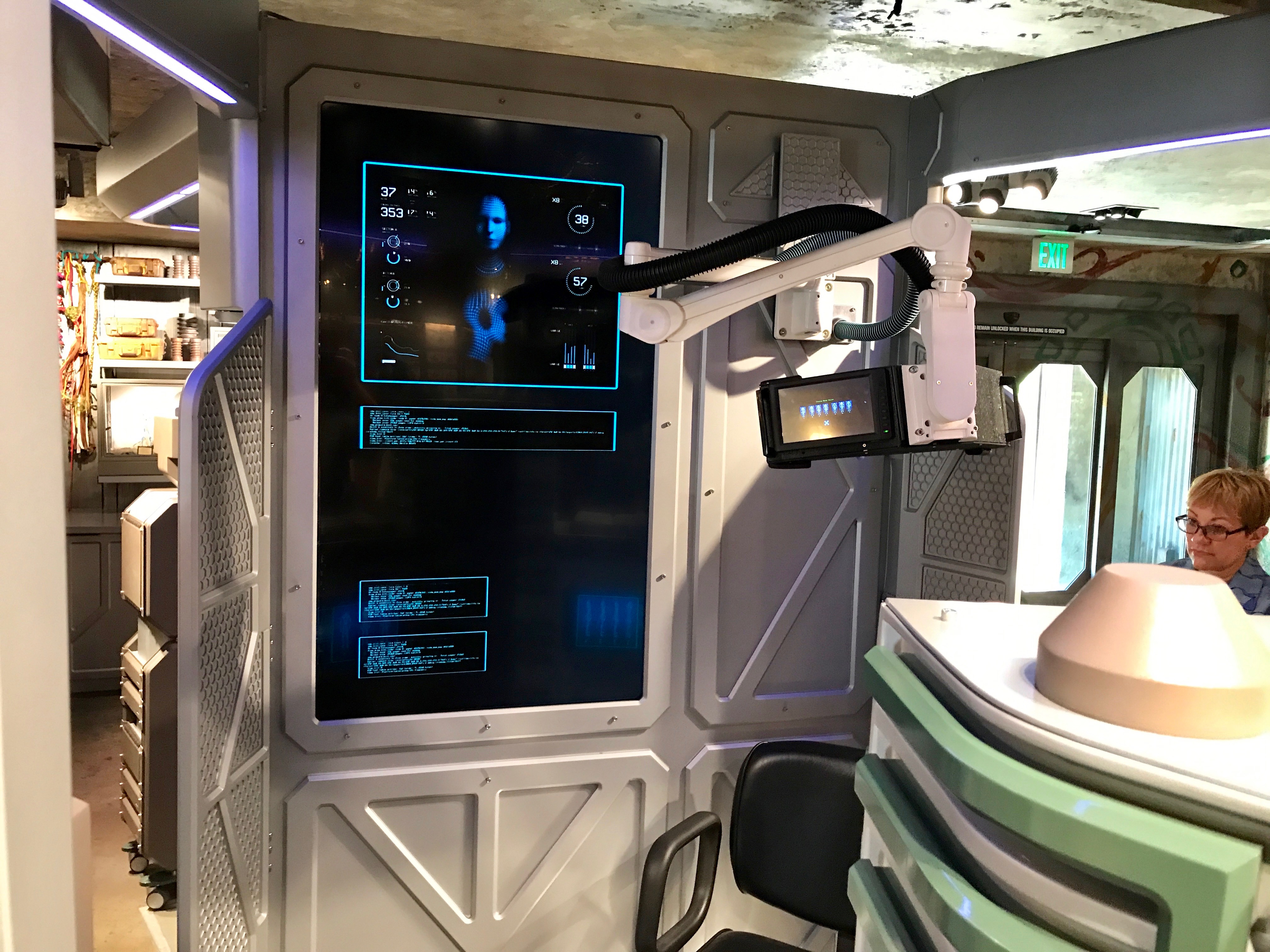 Na'vi figure face scanner