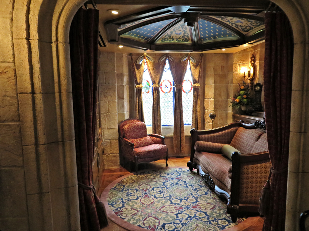 Cinderella Castle Suite - Royal Sitting Room