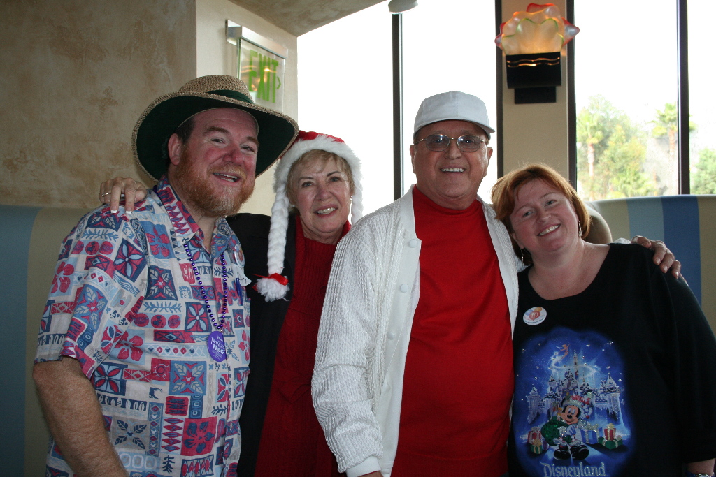 Carolyn Carroll and husband Eddie (center) at the 2009 LP Holiday Meet