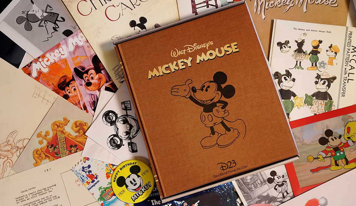 D23 2018 Gold Member Gift