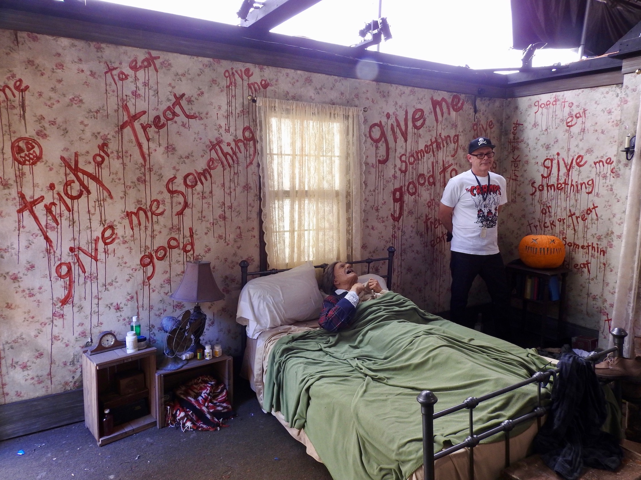 USH - Halloween Horror Nights 2018 John Murdy Trick 'r Treat Maze