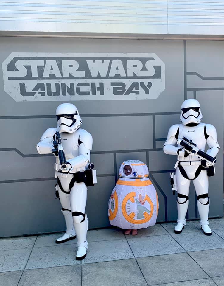 Image may contain: one or more people