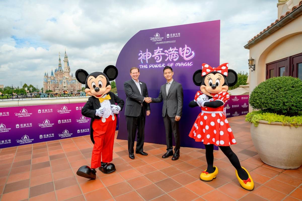 Joe Schott and Mars Cai, Founder celebrating the two companies entering into a multi-year resort alliance