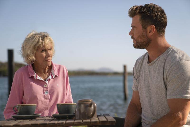Valerie Taylor, left, discusses marine conservation with Chris Hemsworth. (National Geographic/Craig Parry)
