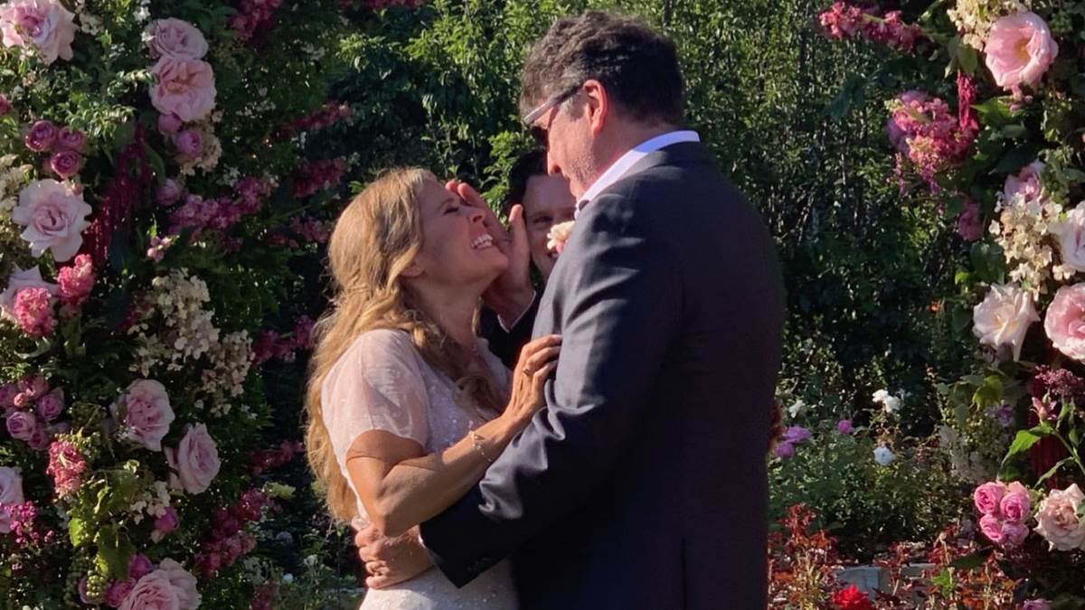 (Jennifer Lee/@alittlejelee)