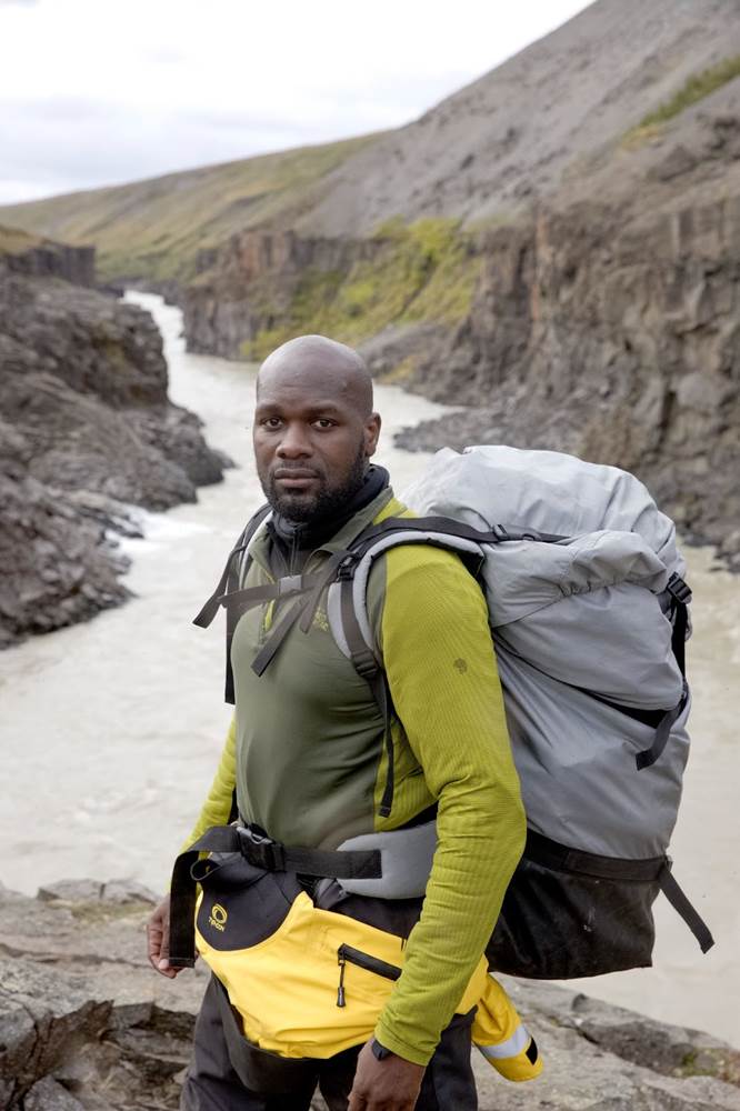 THE 7 TOUGHEST DAYS ON EARTH will feature natural-born survivor Dwayne Fields, the first Black British citizen to conquer the magnetic north pole, as he aims to survive the most extreme elements on the planet. (National Geographic/Bragi Þór Jósefsson)