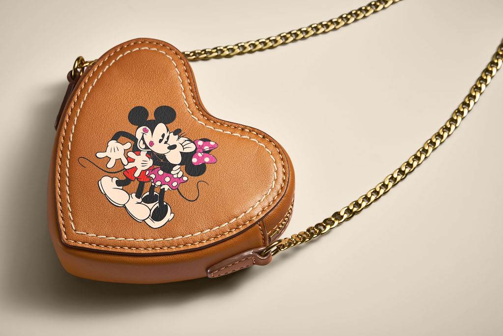 Minnie Mouse gives Mickey a big kiss on the crossbody bag.