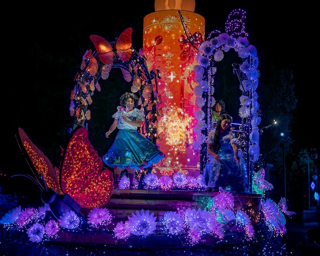 CJ Ayd, WDW Magazine