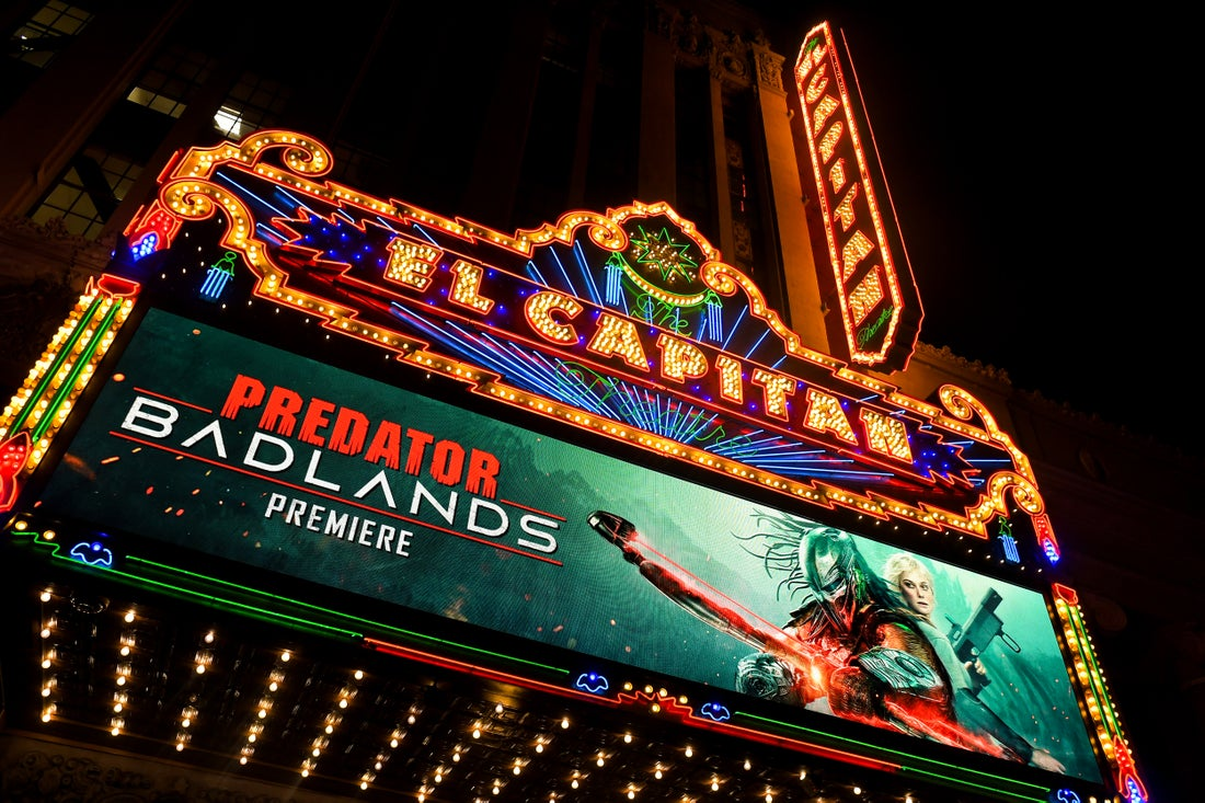 photosvideo-predator-badlands-