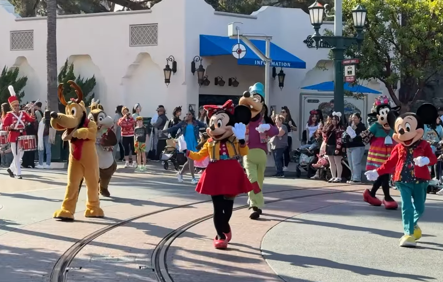 Video: Deck the Halls with High Energy Beats from Mickey's Happy Holidays at Disney California Adventure
