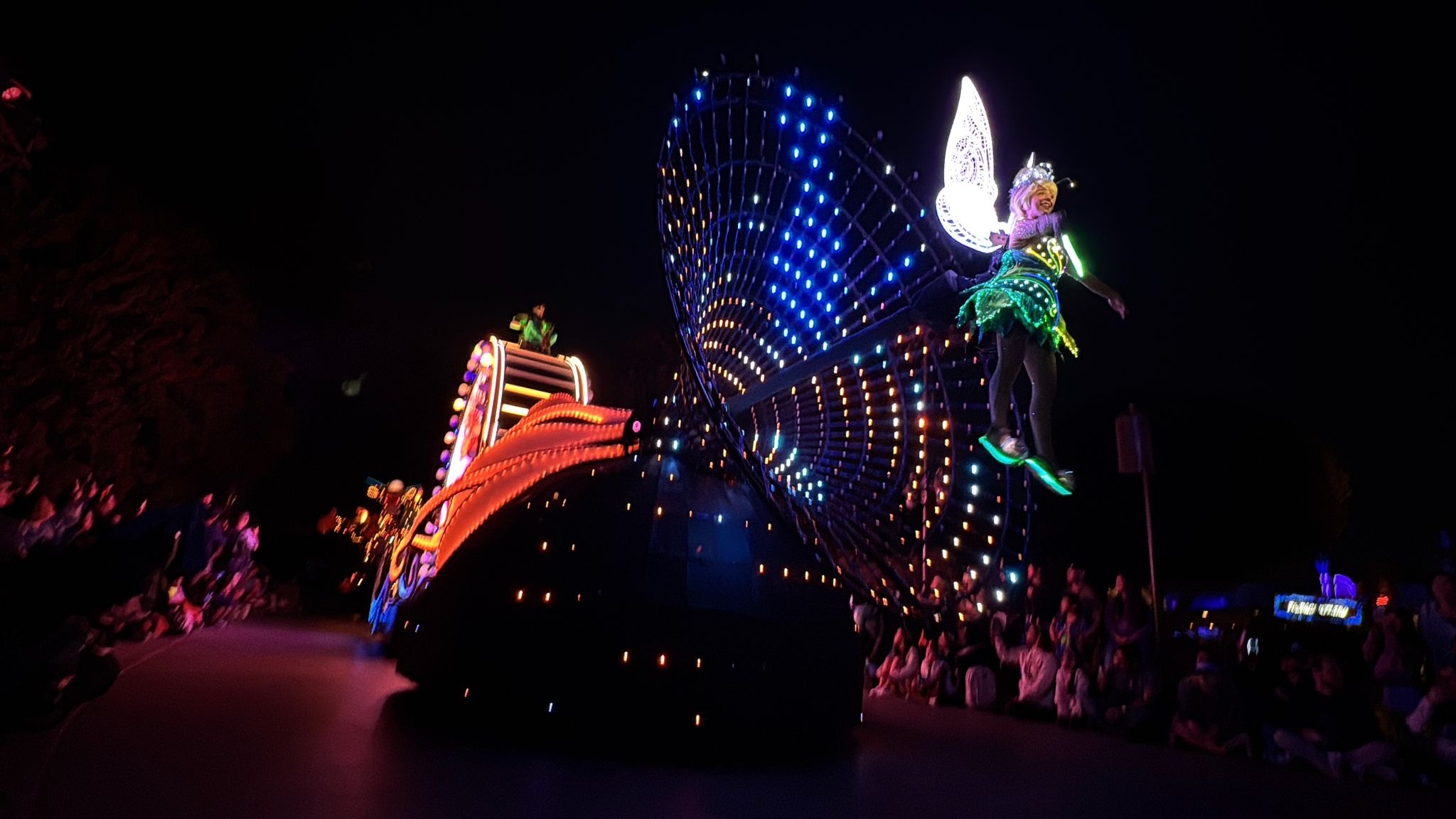 Photos/Video: Paint the Night Returns to Disneyland After Holiday Hiatus
