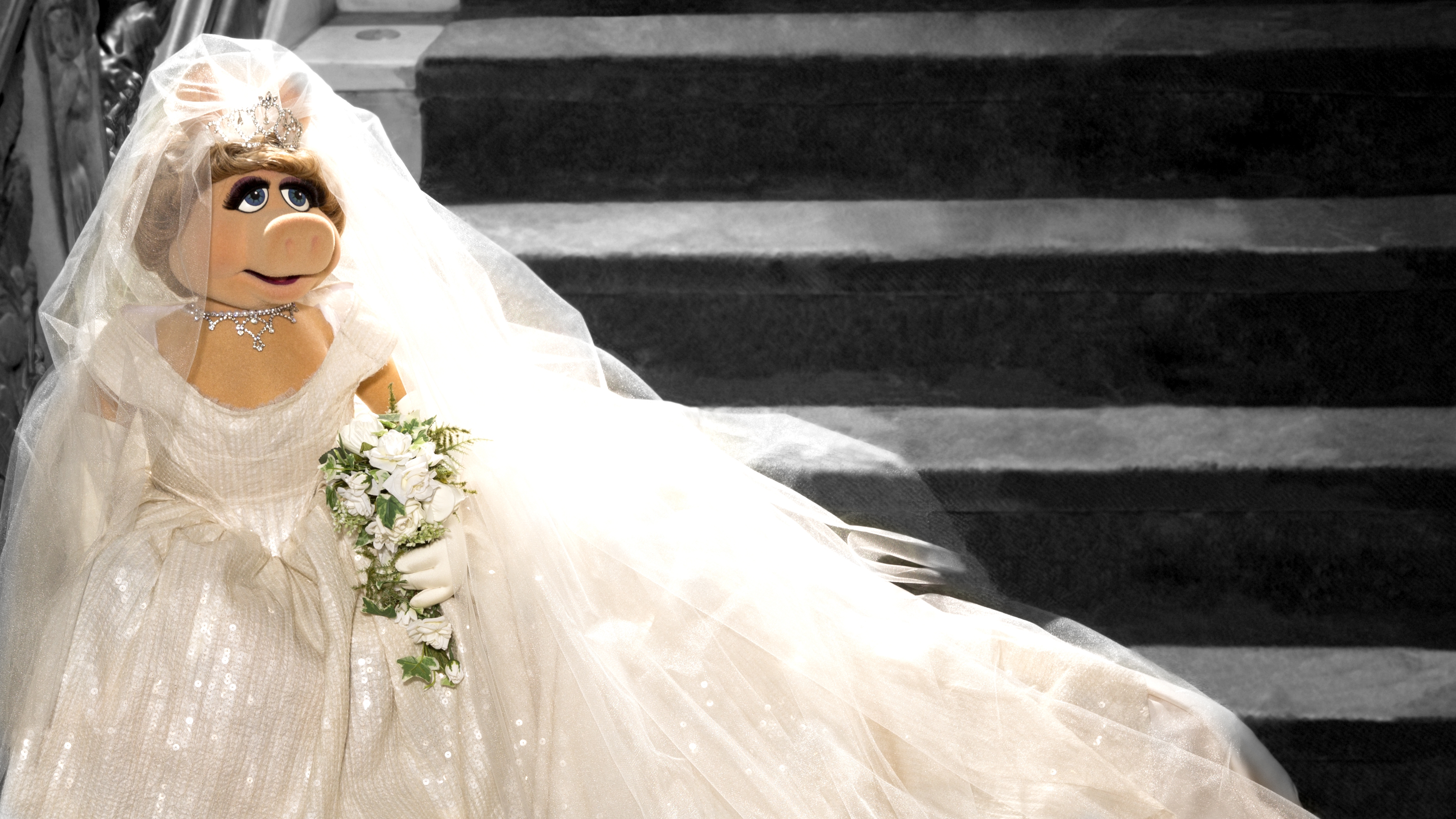 Моя ужасная невеста. Мисс Пигги невеста. Вивьен Вествуд Свадебные платья. Вивьен Вествуд свадьба. Мисс Пигги в платье.