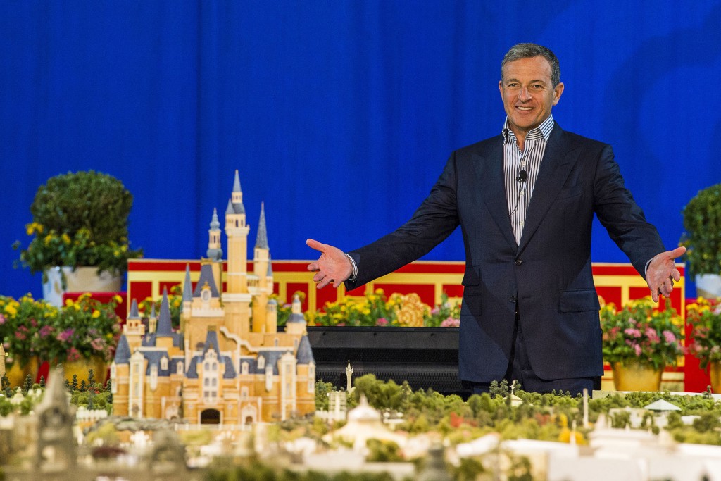 Image_SHDR_Bob Iger and Shanghai Disneyland Scale Model