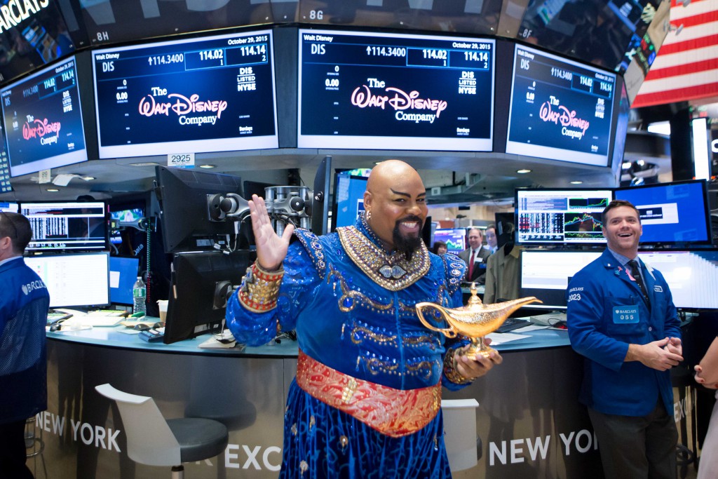 James_Monroe_Iglehart_at_NYSE_Opening_Bell_10_29_15_photo_by_NYSE_Amy_Sims3