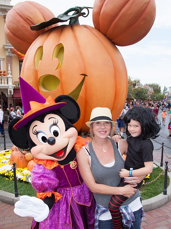 Actress Christina Applegate at Disneyland with her daughter Sadie
