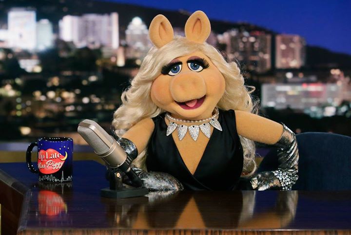 Miss Piggy to Interact with Fans on Facebook