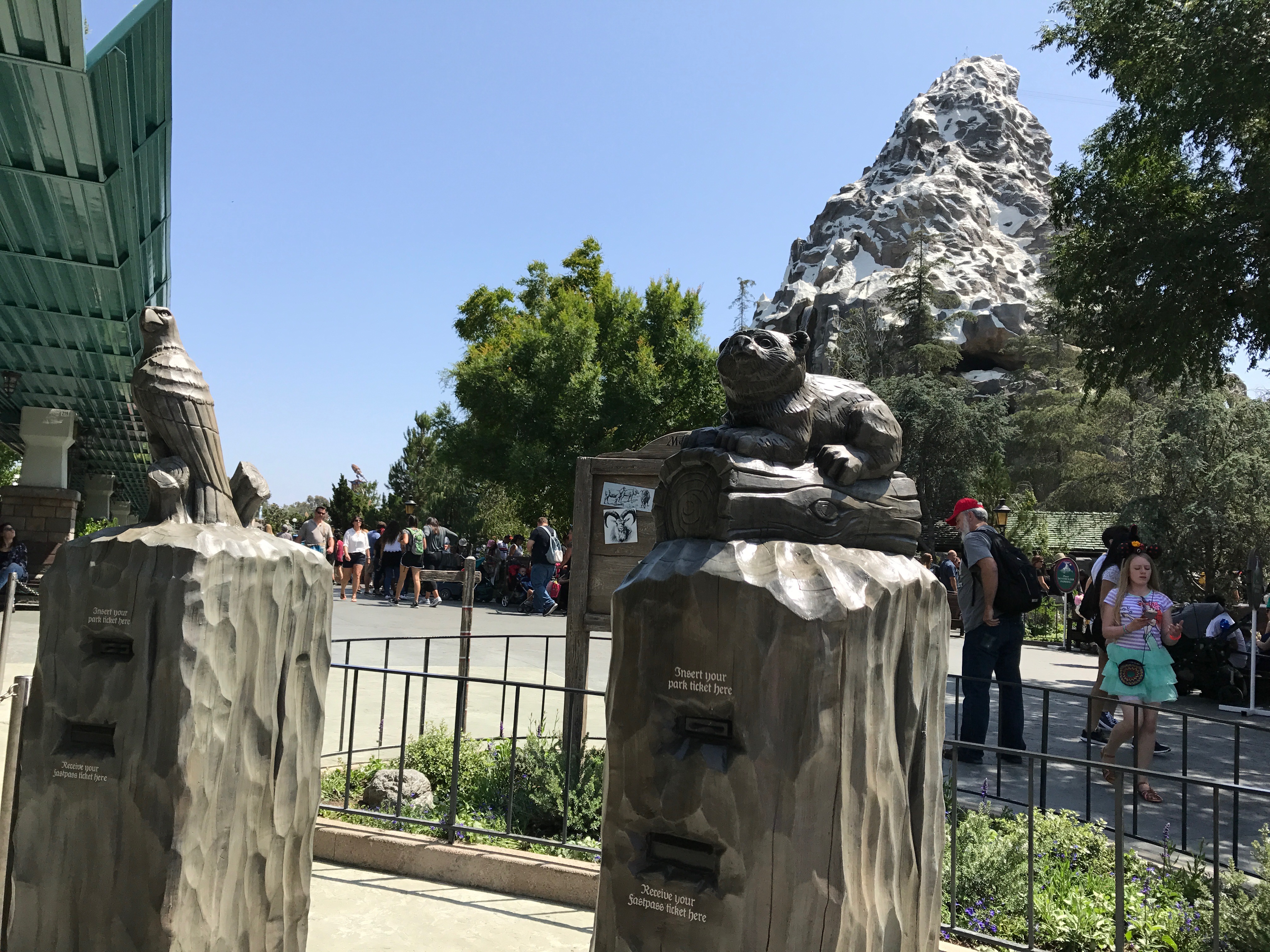 Disneyland (Mini) Update — Matterhorn FastPass Machines, Peter Pan Merch