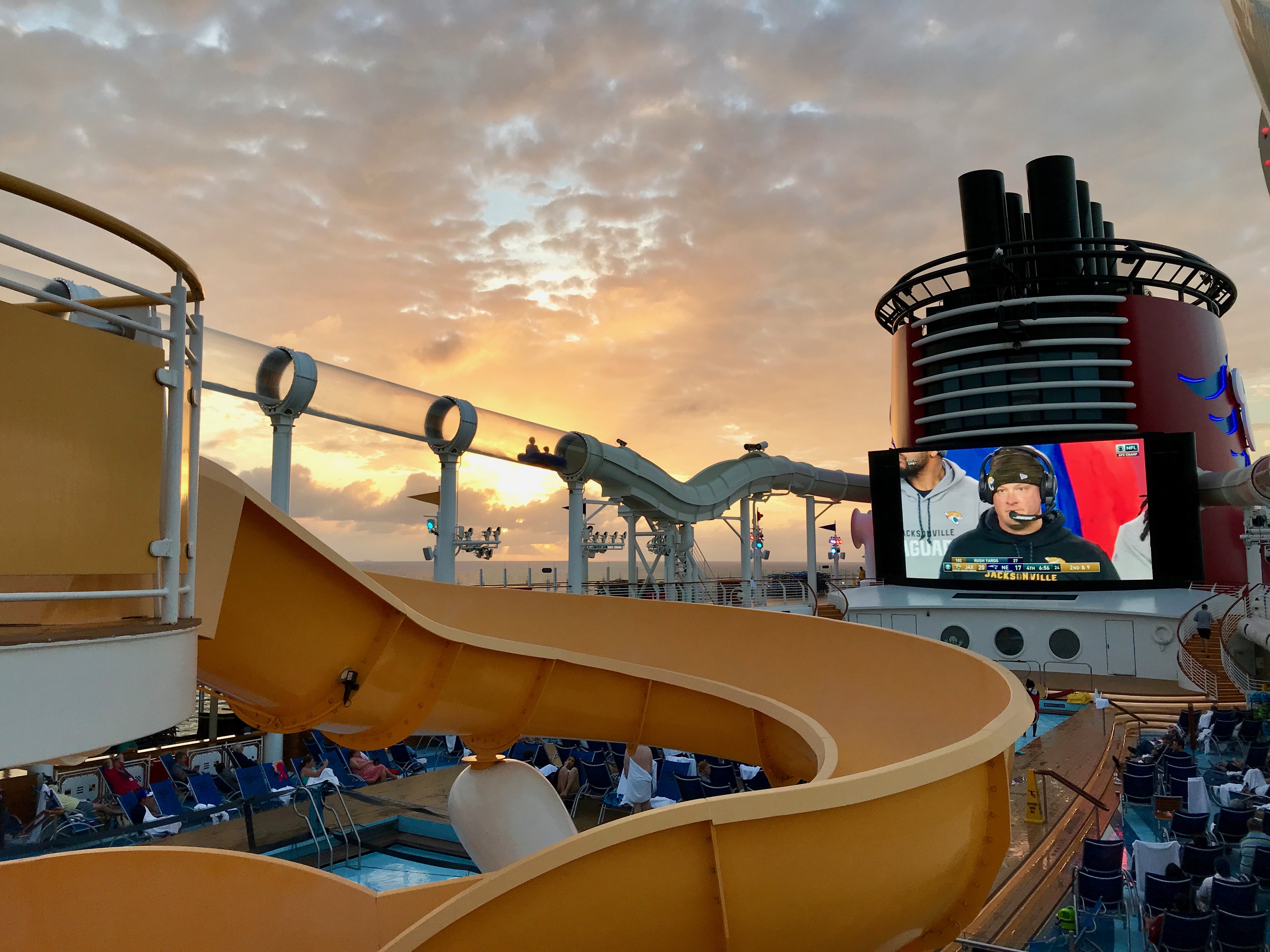 Impressions of the Disney Dream Main Deck