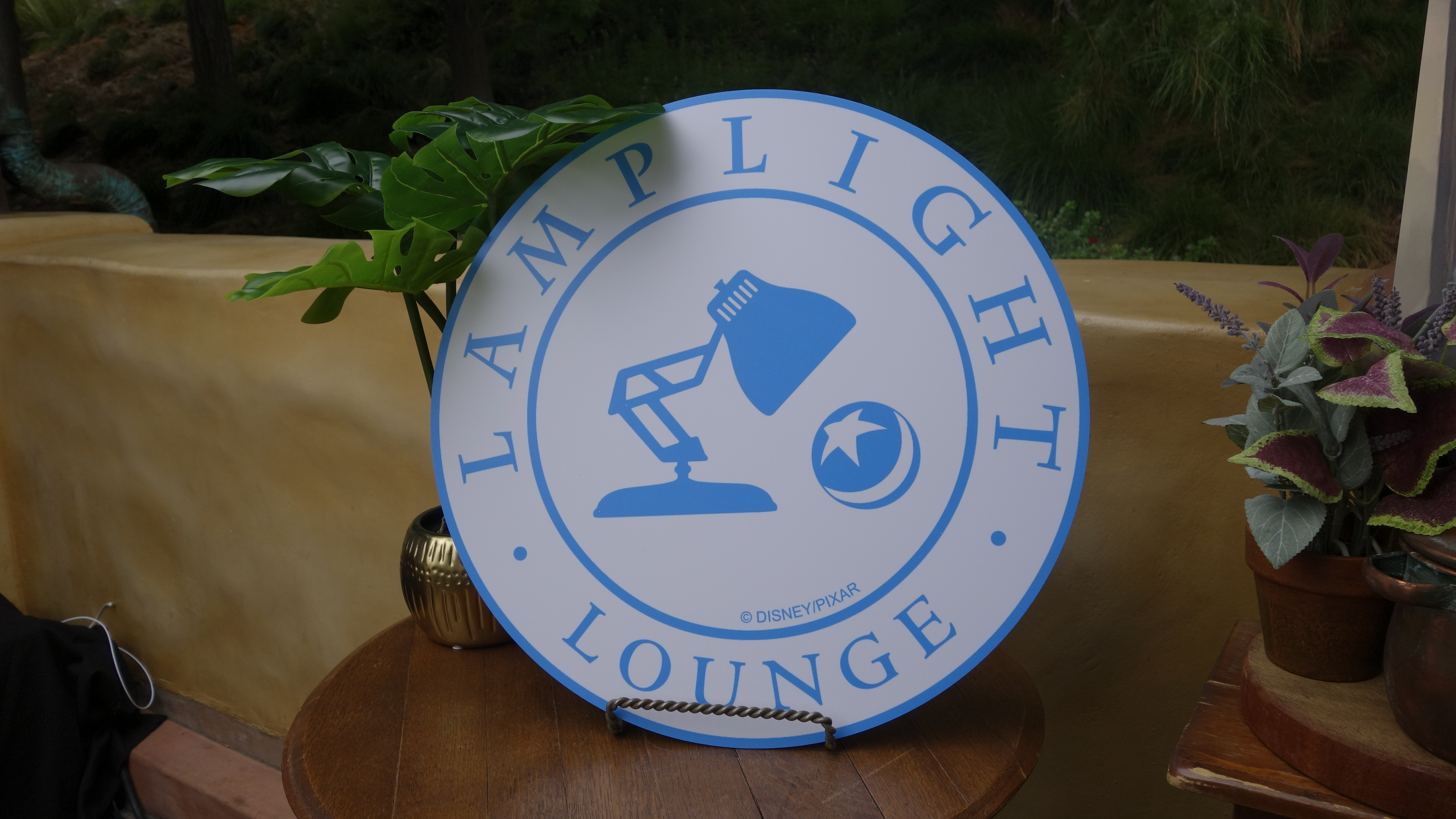 Lamplight Lounge, Pixar Pier Guide
