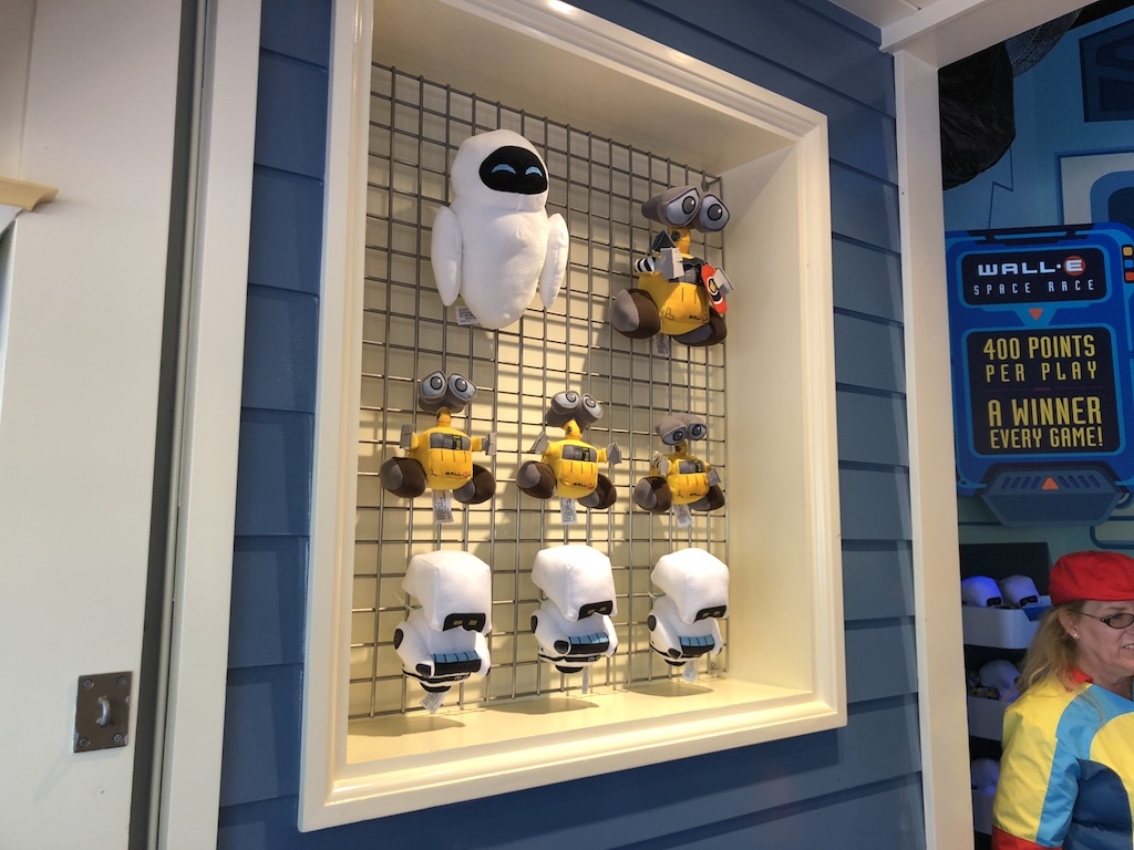 New Games Of The Boardwalk Arrive At Pixar Pier Laughingplace Com - roblox wall e