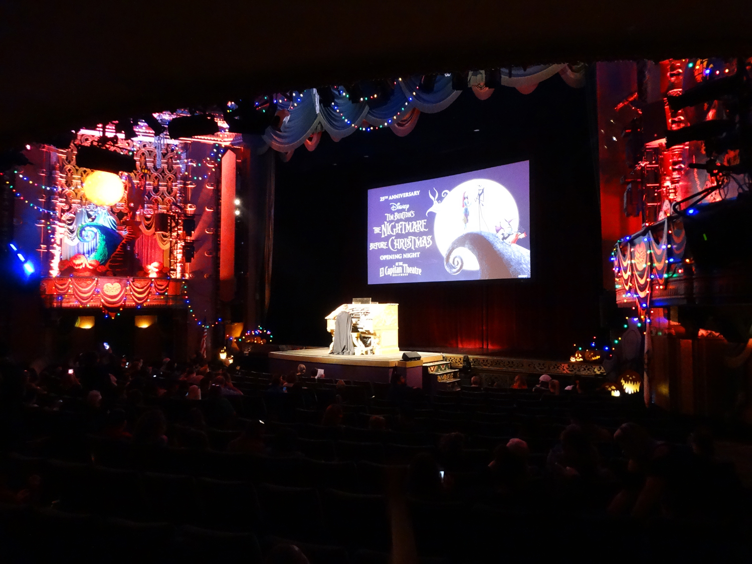 Video "The Nightmare Before Christmas" Celebrates 25th Anniversary at