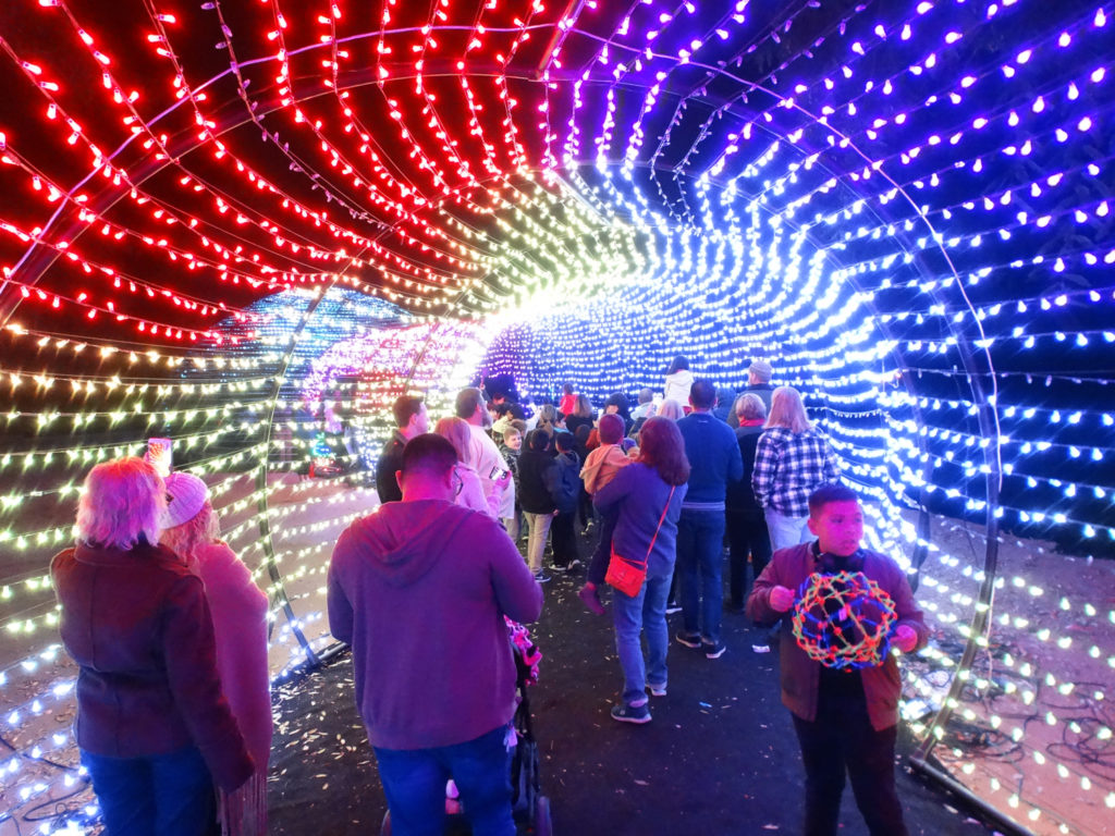 Video L.A. Zoo Lights Brightens the 2018 Holiday Season at the Los