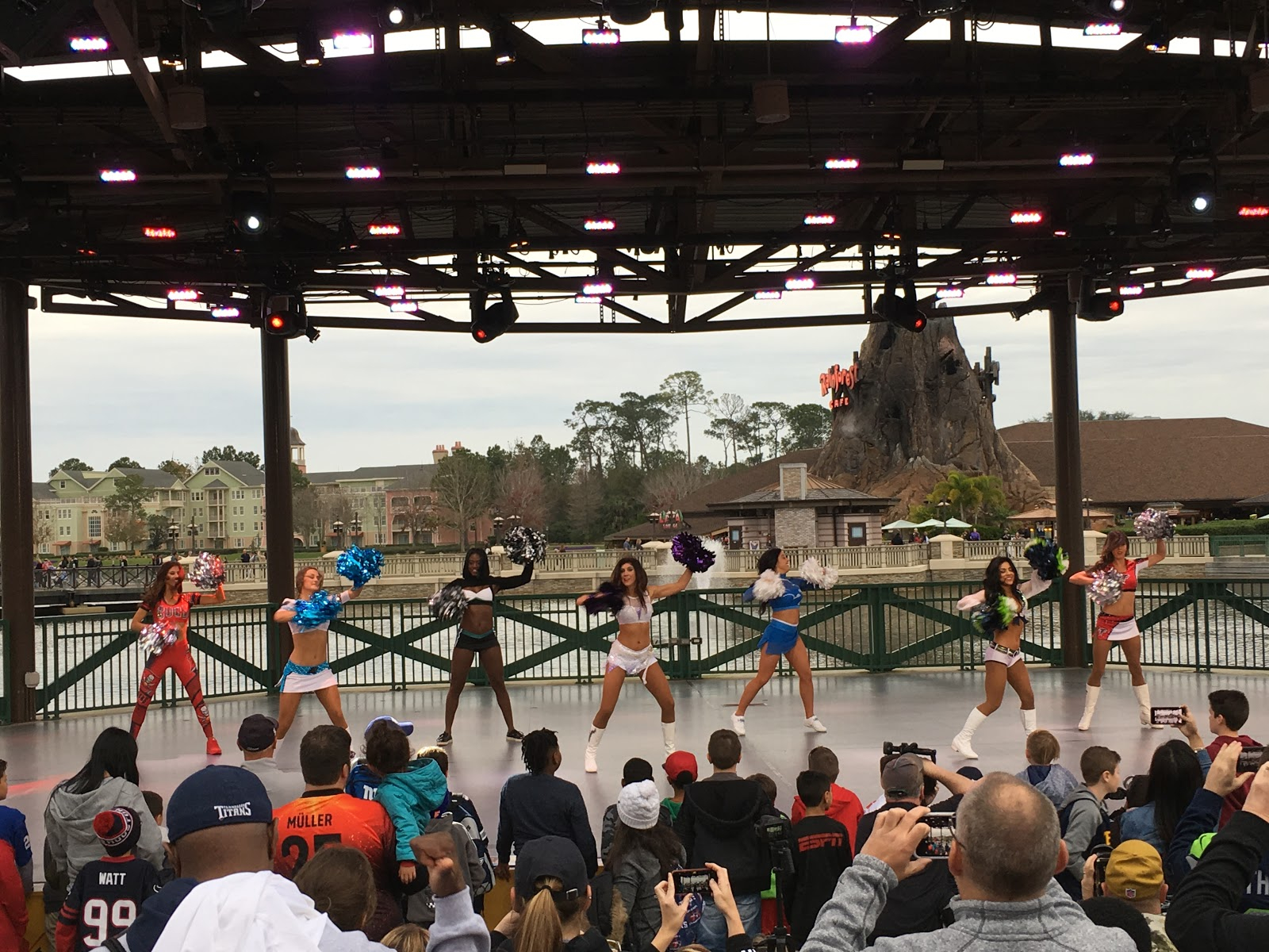 The NFL Comes to Disney Springs for a Pro Bowl Pep Rally - LaughingPlace.com1600 x 1200