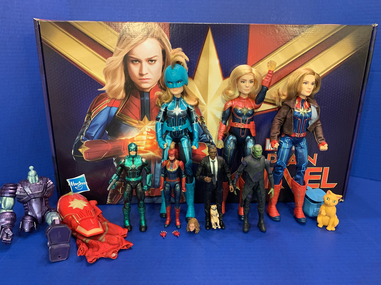 Toy Review "Captain Marvel" by Hasbro (Marvel Legends and
