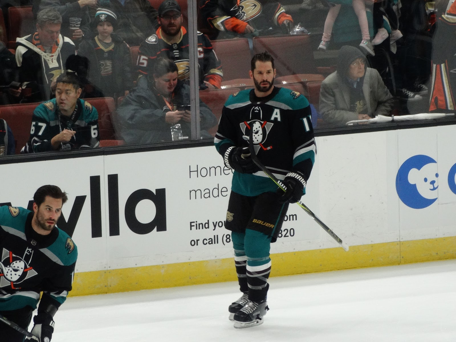 Video "The Mighty Ducks" Movie Tribute Night Unites Cast with Anaheim