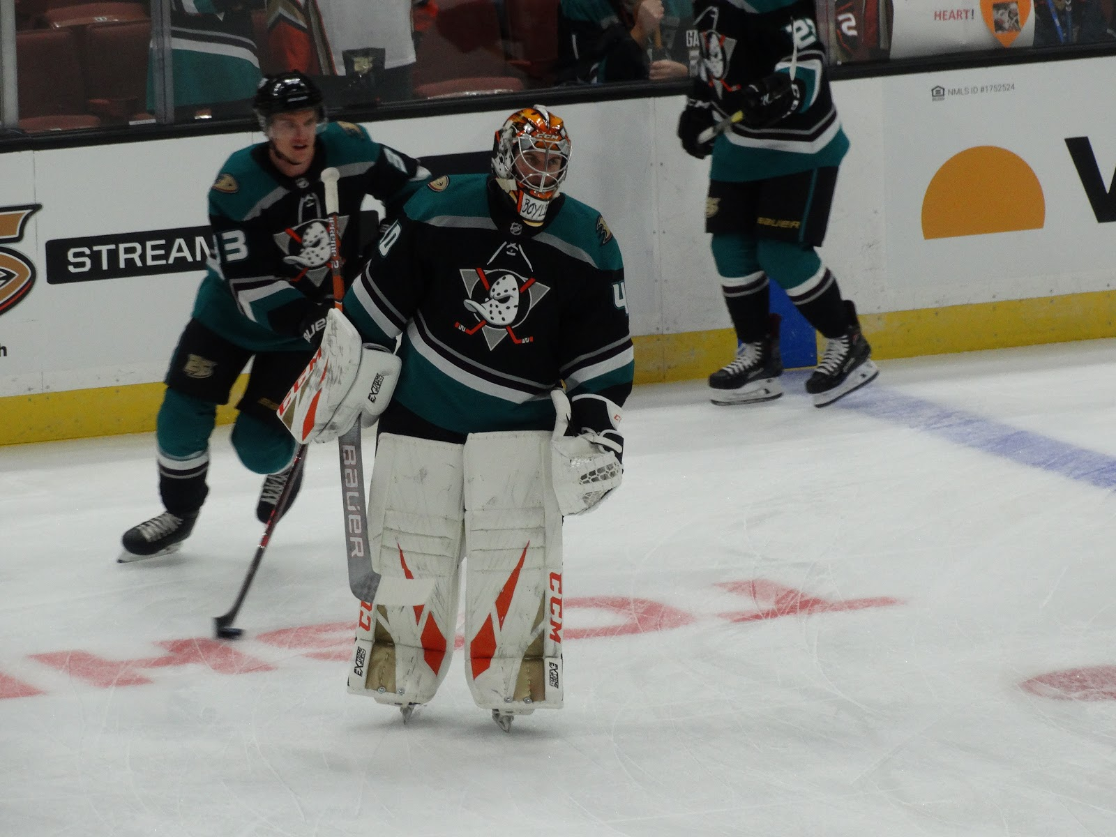 Video "The Mighty Ducks" Movie Tribute Night Unites Cast with Anaheim