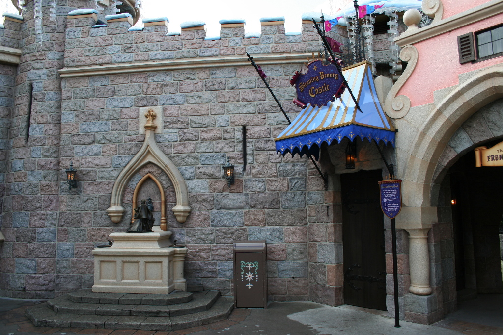 Sleeping Beauty Castle Walkthrough - Disneyland Paris 