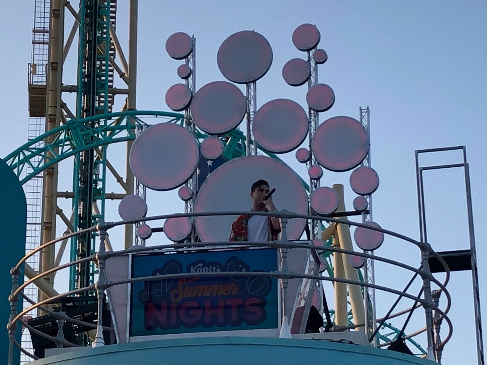 Knott's Summer Nights Brings Live Music, Specialty Food, and Fun Games