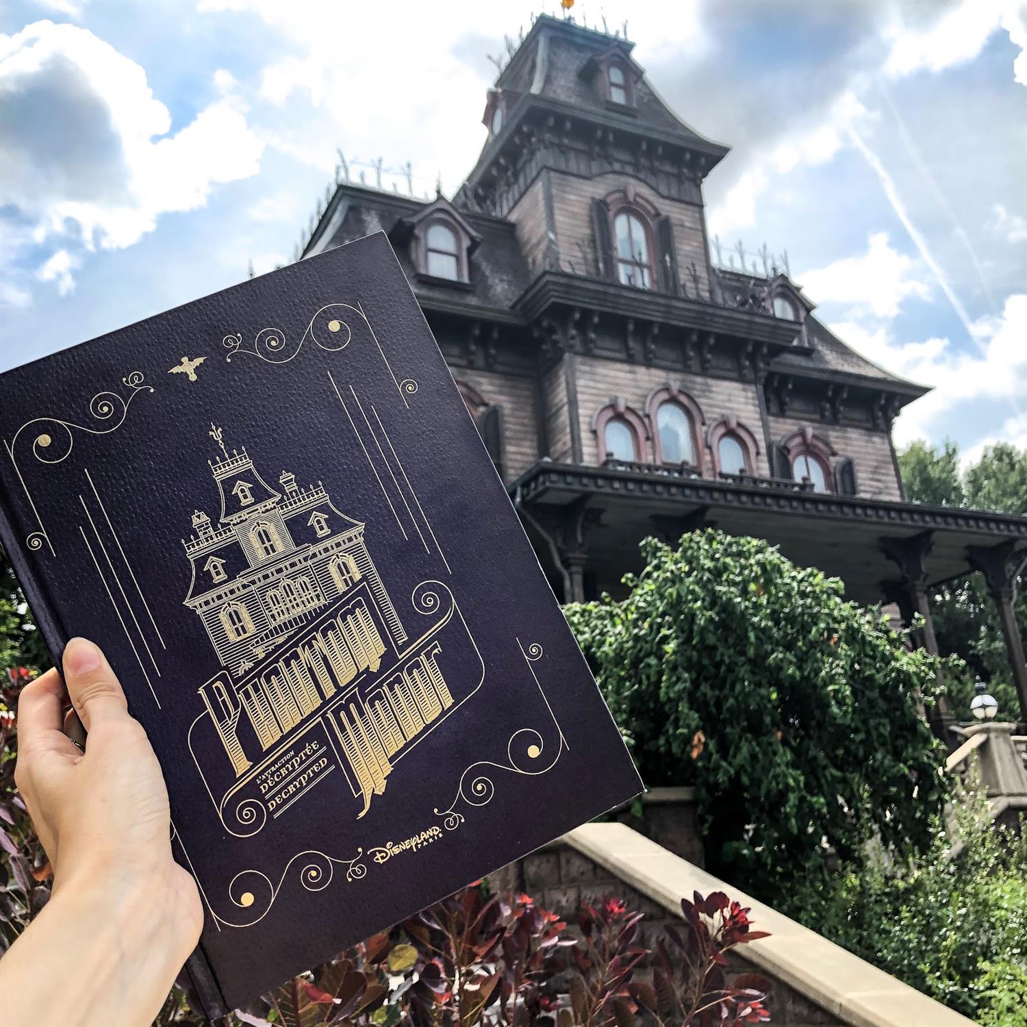 Phantom Manor Disneyland Paris Buch zur Attraktion