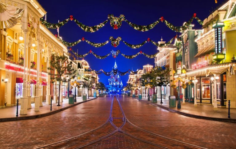 Disneyland Paris Announces Dates for Disney&#39;s Enchanted Christmas Celebration
