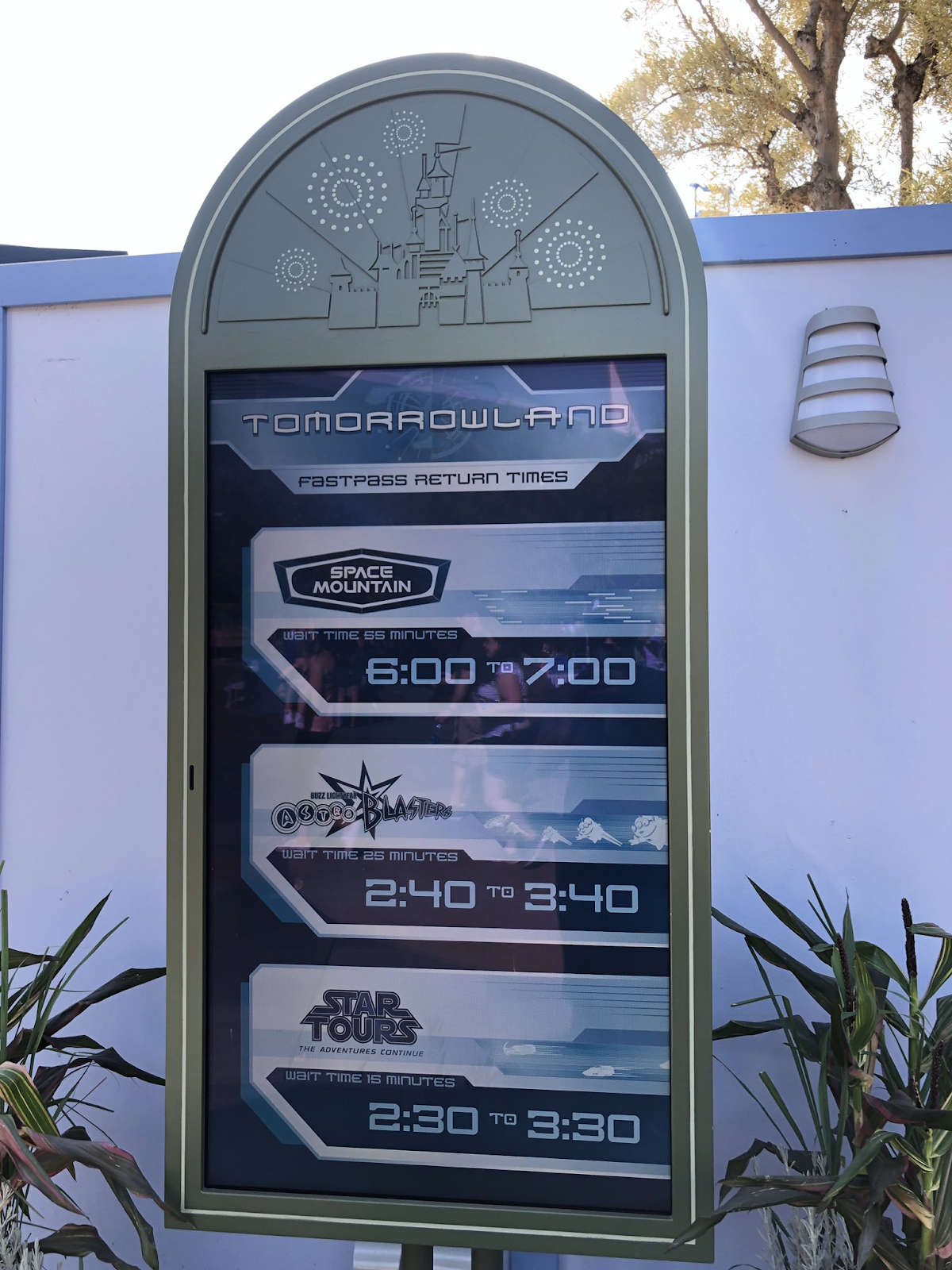 New Centralized Fastpass Location Debuts In Disneyland S