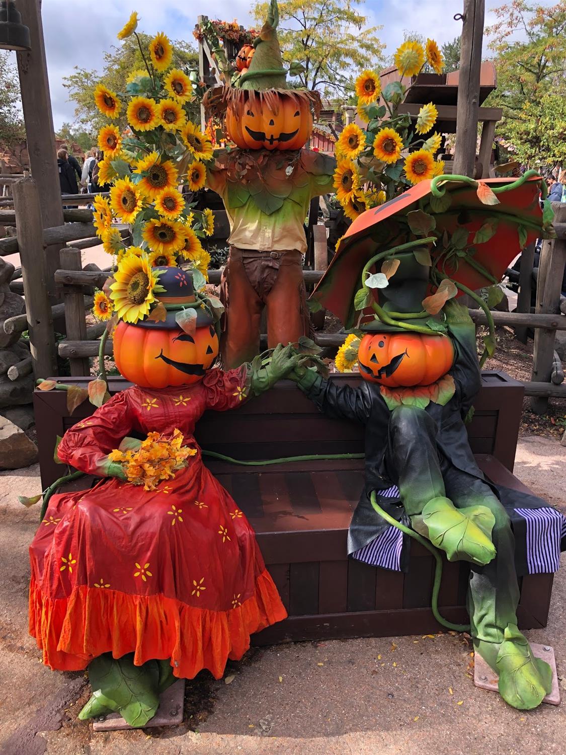 Video/Photos Halloween Season 2019 Arrives at Disneyland