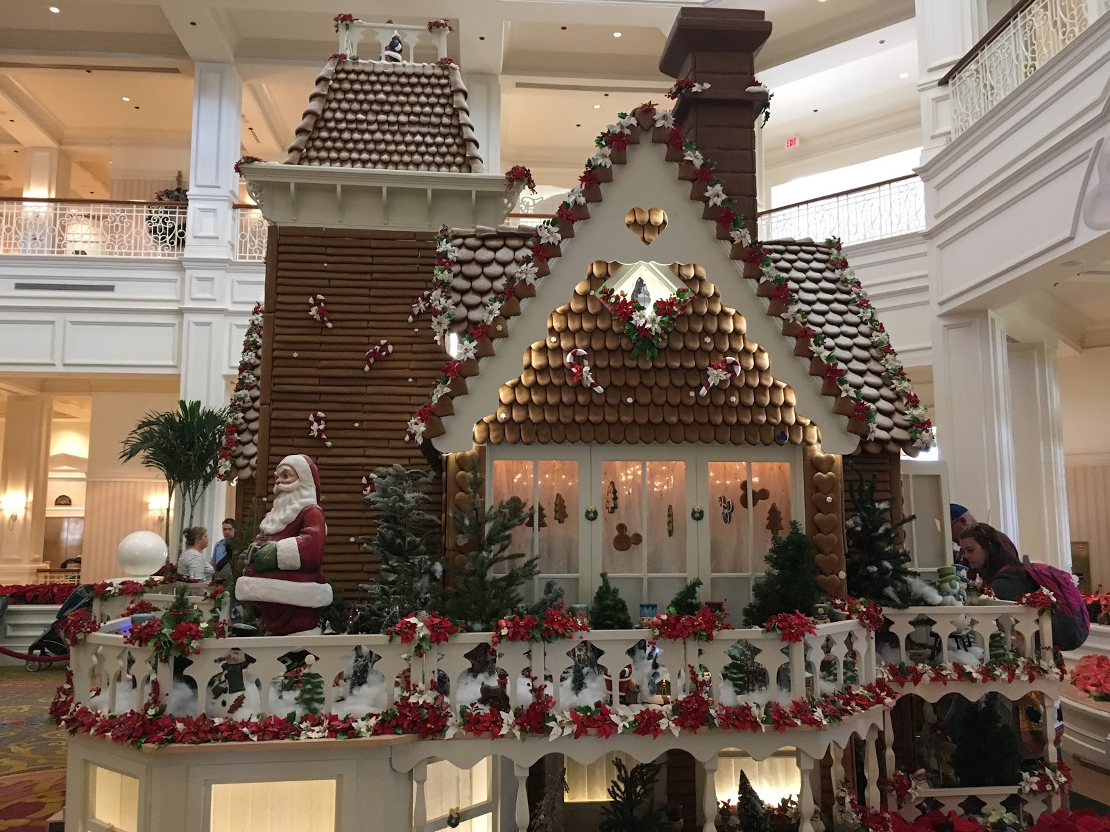 Photo Update Holiday Decorations in Place at Walt Disney World Resort