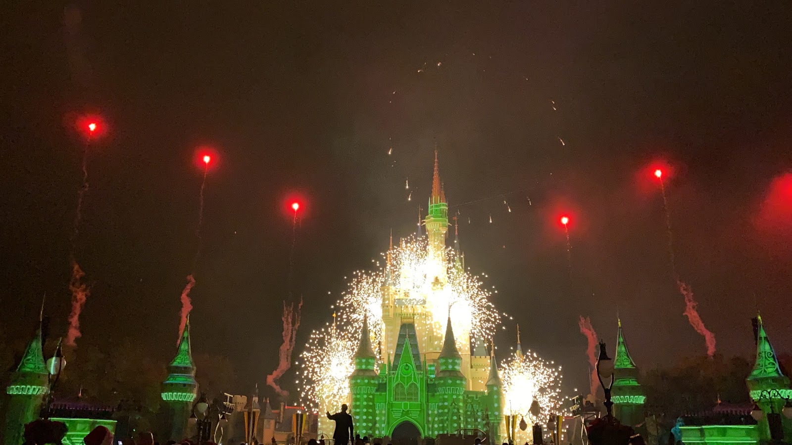 Video Minnie's Wonderful Christmastime Fireworks at Mickey’s Very