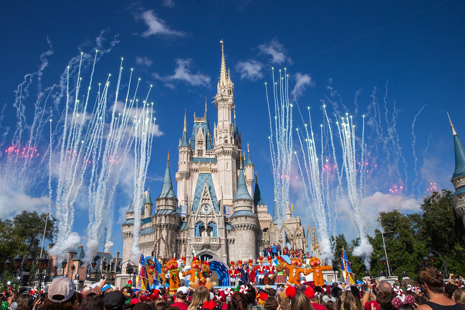 “Disney Parks Magical Christmas Day Parade” to Air Christmas Morning on ABC - LaughingPlace.com