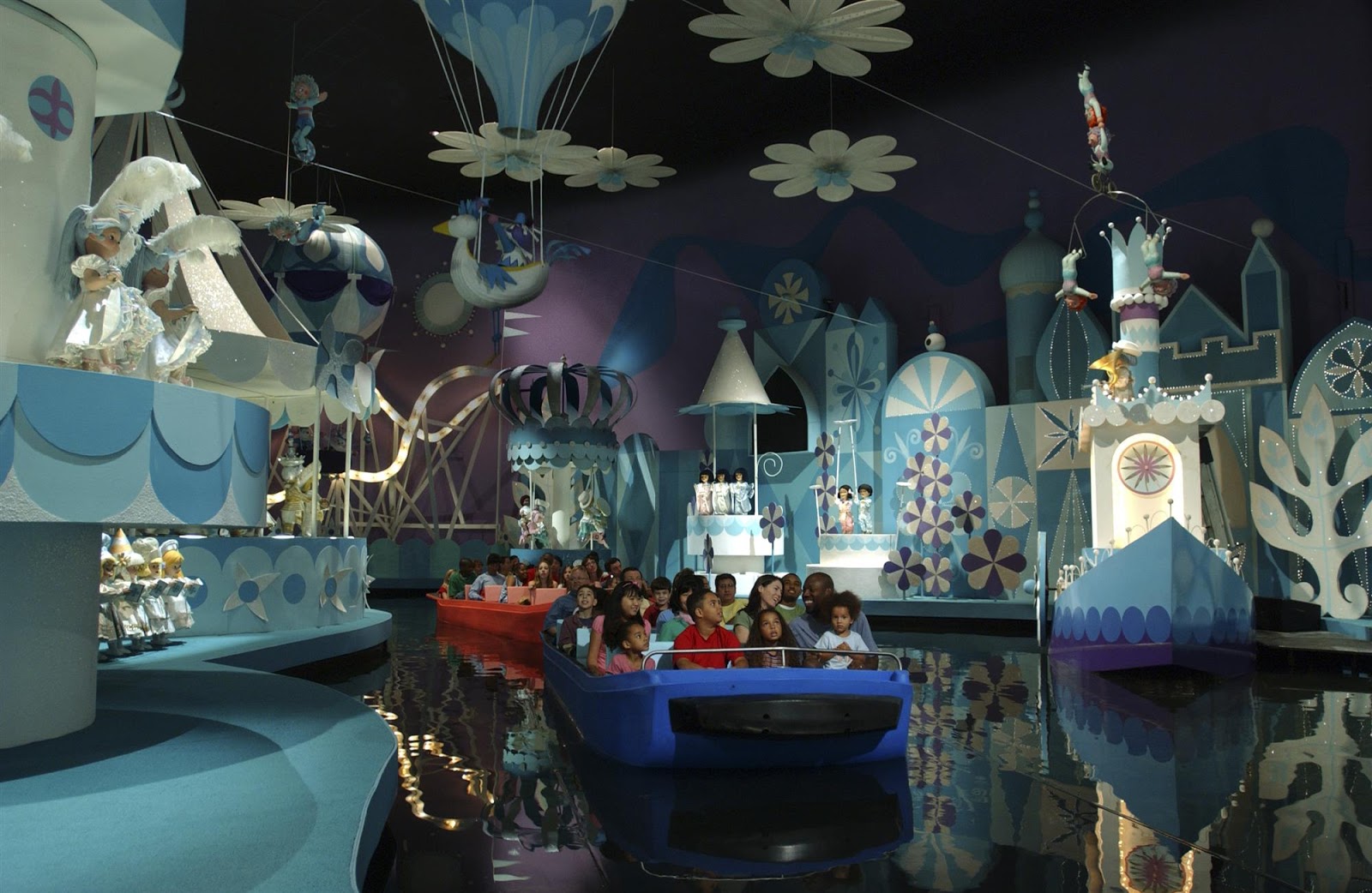 Magic Kingdom's "it's a small world" to Remain Open During Queue