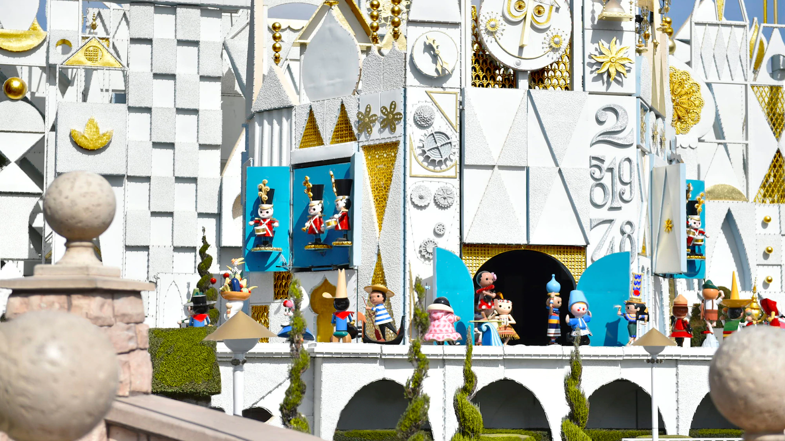 Disney Parks Shares A Virtual Ride On It S A Small World Attractions Around The Globe Laughingplace Com