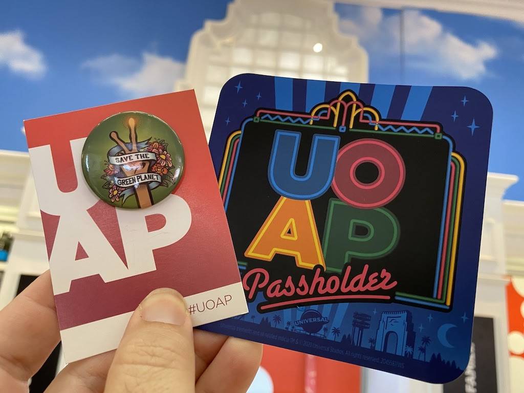 Universal Orlando UOAP Annual Passholder Button October 2019 Pizza & Fries New 