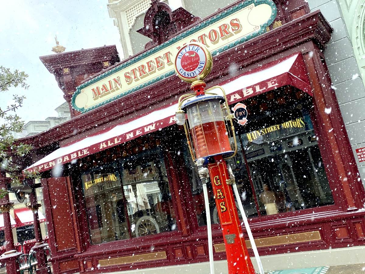 Snow Falls at Disneyland Paris Creating Stunning Photographs of Resort