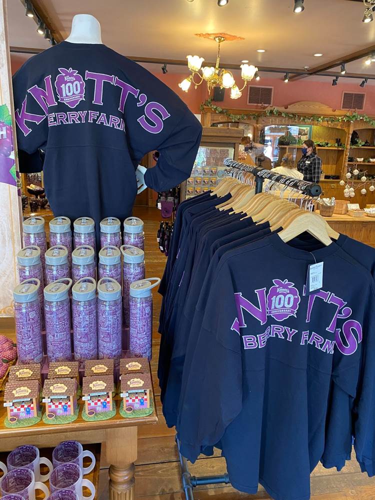 Photos / Video Knott's Berry Farm Guests for Season