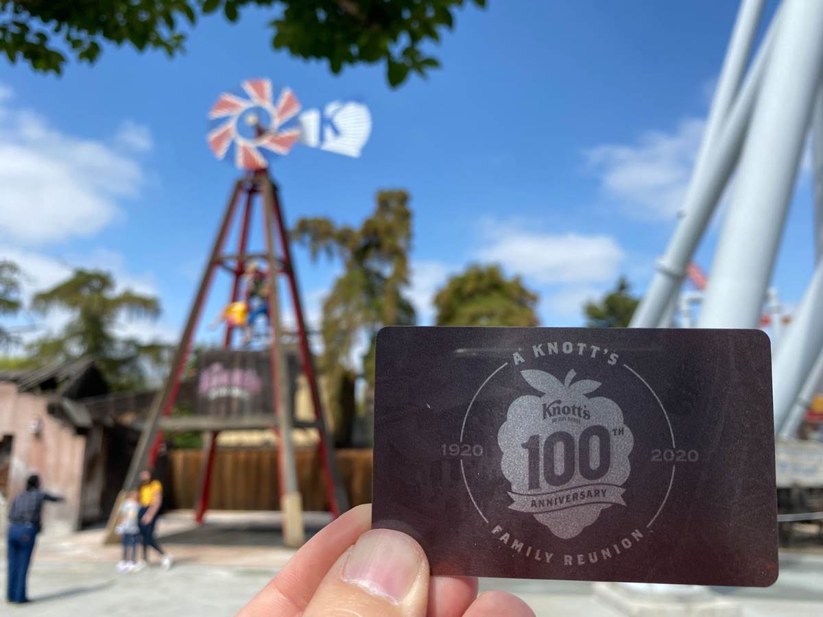 Photos / Video Knott's Berry Farm Guests for Season